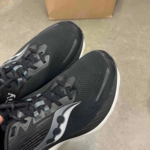 Saucony Hurricane 24 Wide 'Black Carbon S20934100 Size 11 men used no box - Picture 8 of 8